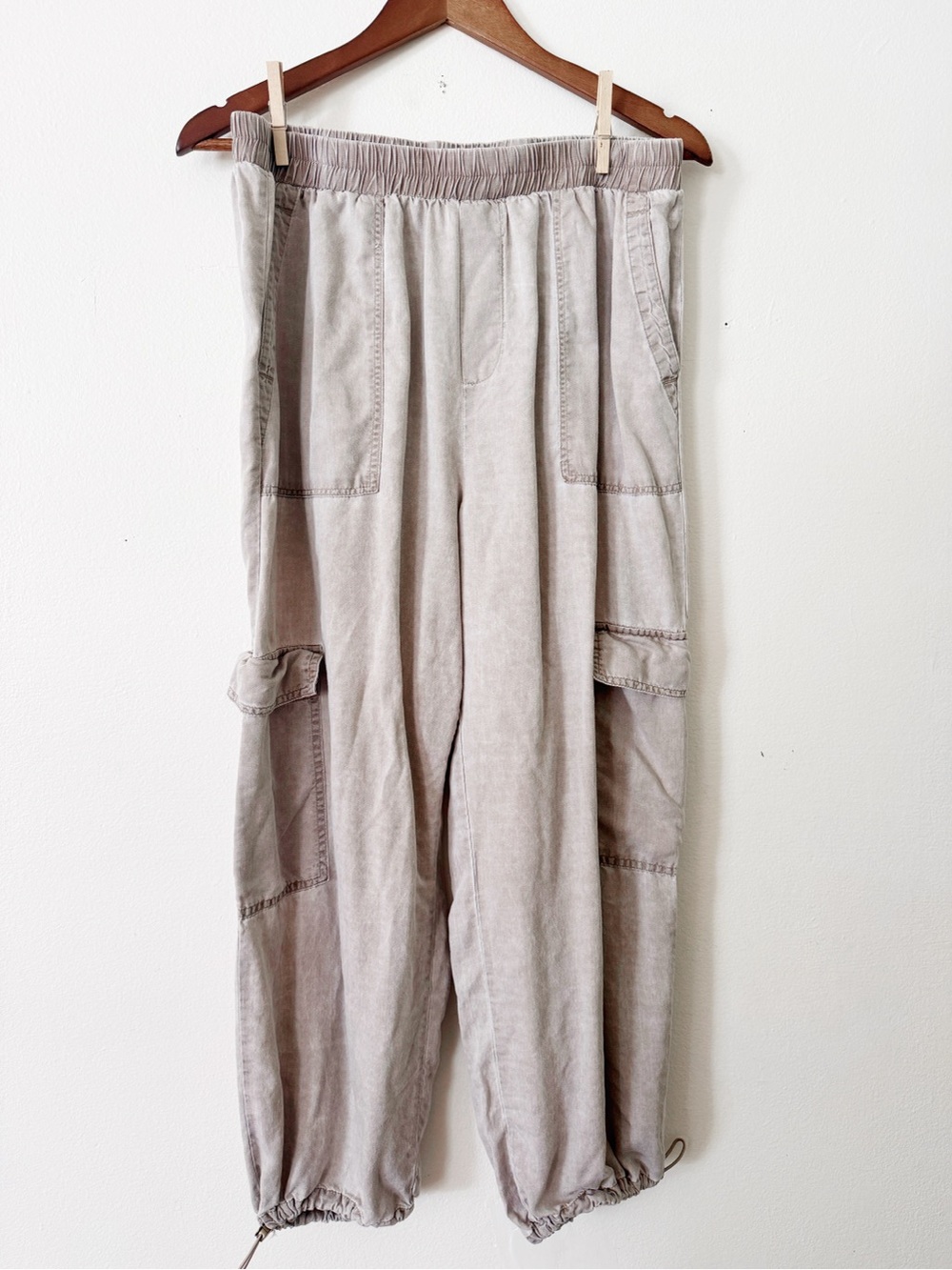 Jane & Delancey Grey Cargo Jogger Pants with Drawstring Hem Large